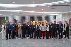 热烈欢迎新疆喀什人社局一行领导莅临开云(中国)集团指导