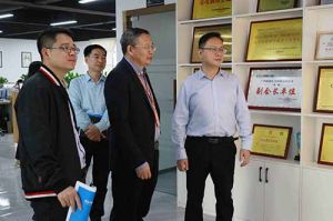 热烈欢迎市政府秘书长林兢一行莅临开云(中国)集团广西公司考察指导